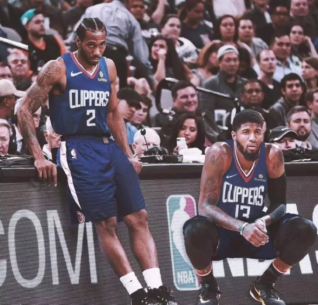 A在纵深跑 A在纵深跑