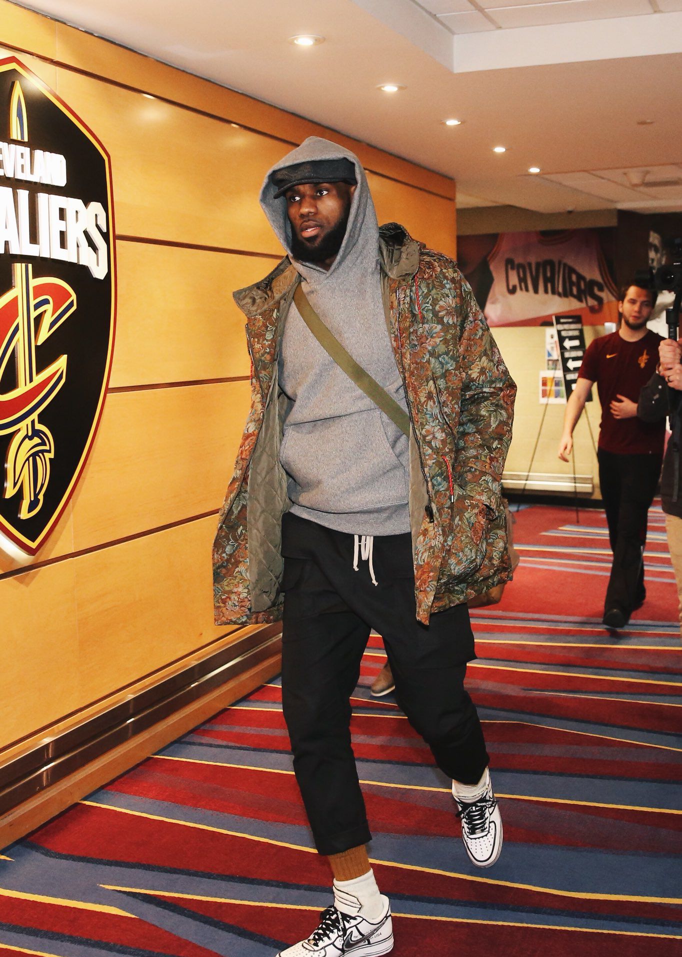 而中锋位历 而中锋位历